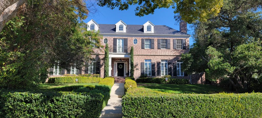 San Marino Estate near the Huntington Library with East Coast Colonial Revival Architectural significance (Image Courtesy of David Clark)