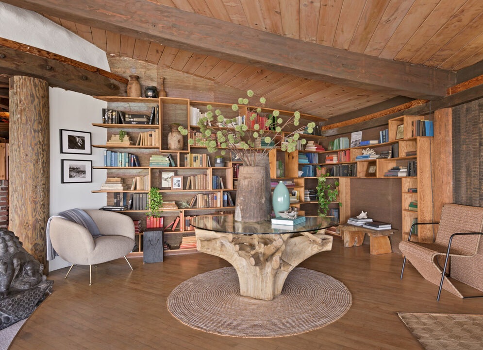 Harry Gesner’s Malibu Sandcastle House With Interior View Of the Open Concept Library Book Study Area
