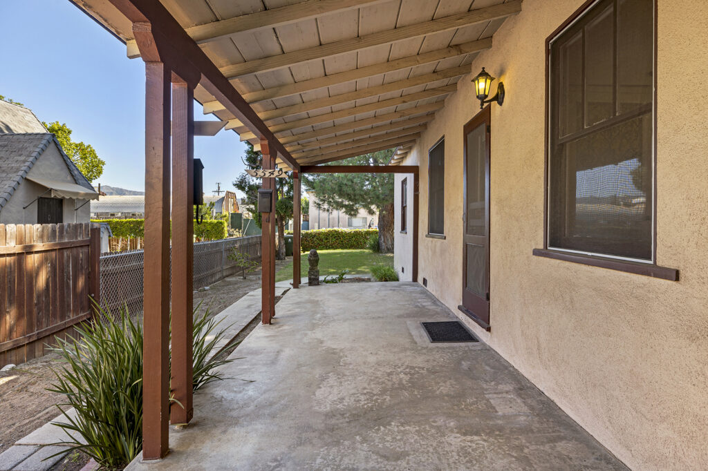 Amazing North Hollywood 5% Cap Rate Just Listed! Beat the Recession & Grab a Duplex!