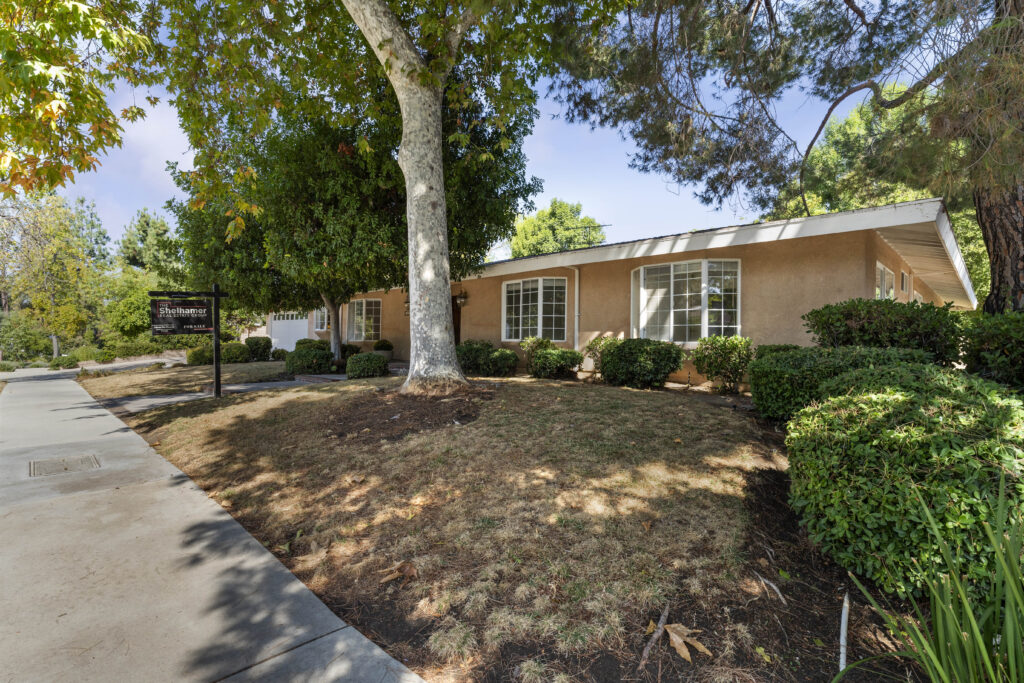 Is this the Beautiful Woodland Hills Home You've Wanted, Is this the Beautiful Woodland Hills Home You've Wanted?