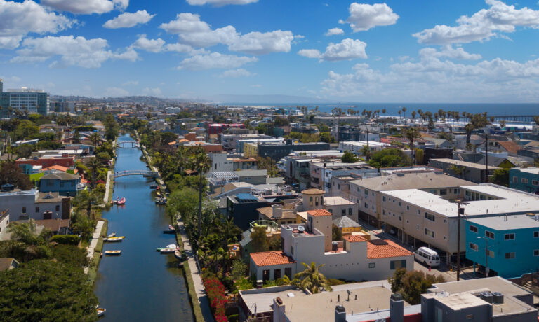 Luxury Modern Masterpiece On The Beautiful Venice Canals